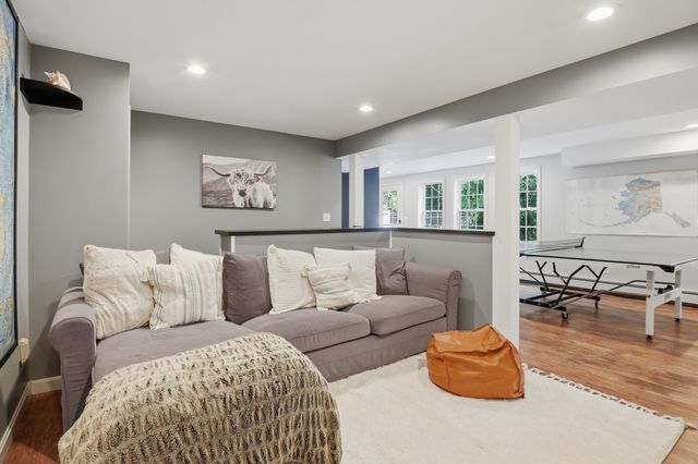 5 Dunny Cove Road, Uxbridge, MA 01569