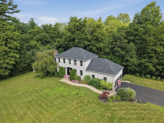 5 Dunny Cove Road, Uxbridge, MA 01569
