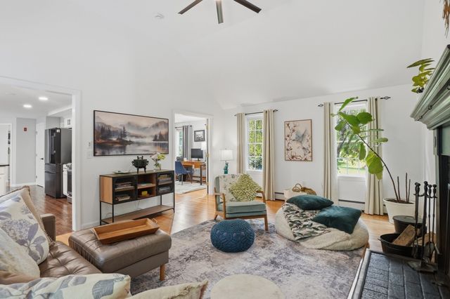 5 Dunny Cove Road, Uxbridge, MA 01569