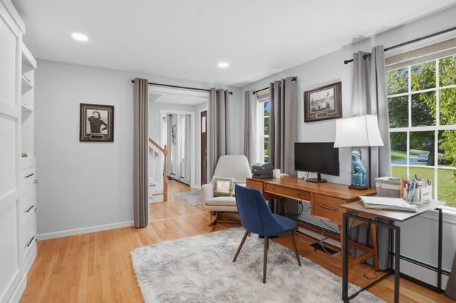 5 Dunny Cove Road, Uxbridge, MA 01569