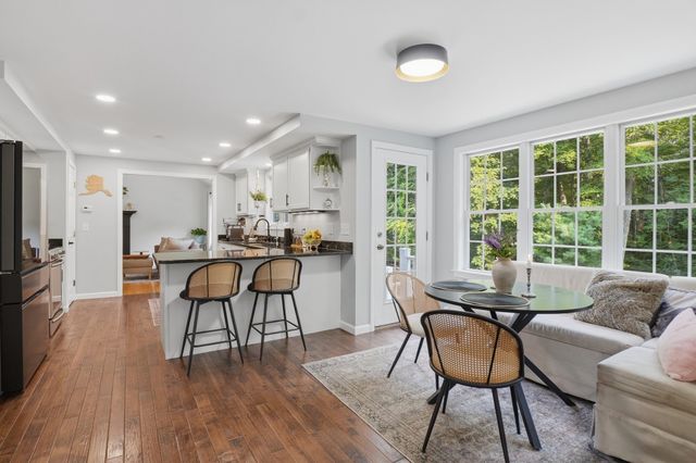 5 Dunny Cove Road, Uxbridge, MA 01569
