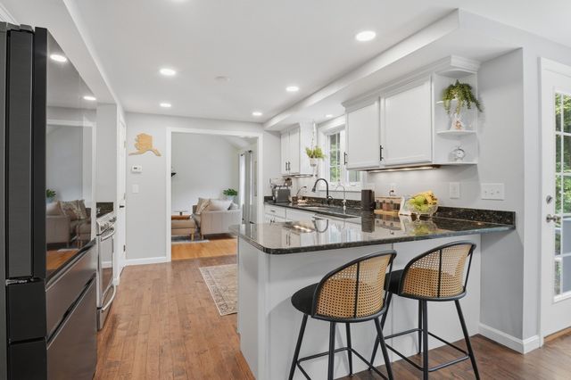 5 Dunny Cove Road, Uxbridge, MA 01569