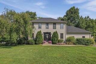 5 Dunny Cove Road, Uxbridge, MA 01569