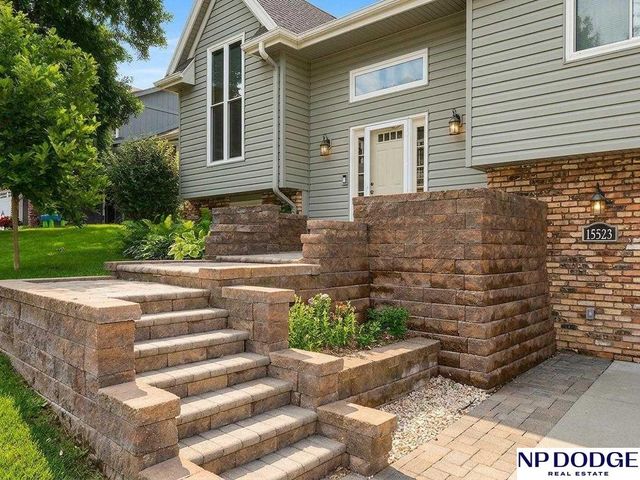 15523 Hamilton Street, Omaha, NE 68154