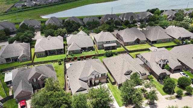 8018 Rippling Stream Lane, Richmond, TX 77407