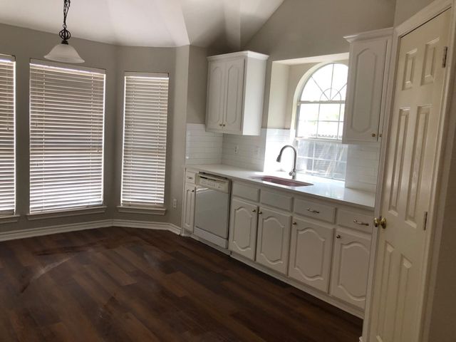 1406 Oxford Drive, Mansfield, TX 76063