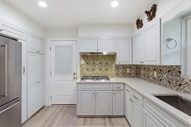 1215 W Live Oak ST, Lockhart, TX 78644