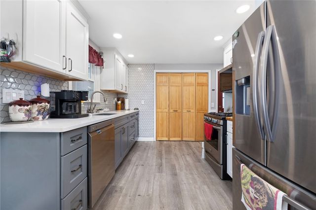 22 Mayfield Street, Pawtucket, RI 02861