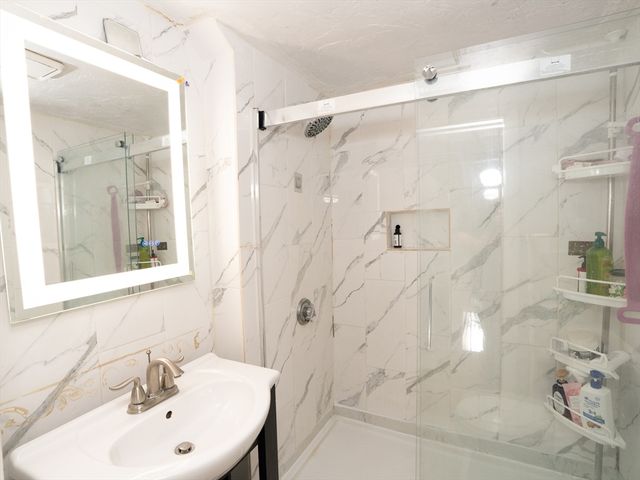78 West St, Randolph, MA 02368