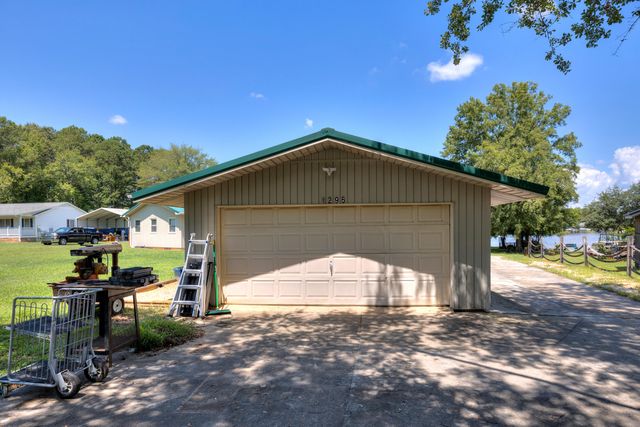 1295 Benbow Drive, Summerton, SC 29148