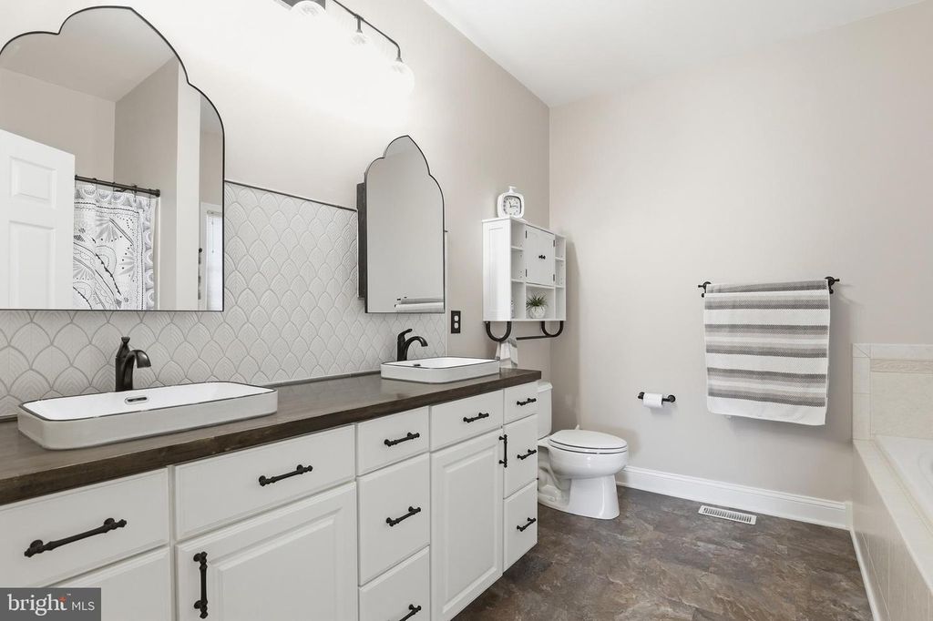 Image 27 of property listing at 195 WINNOW DR, Clayton, DE 19938