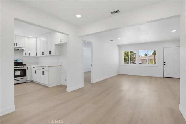 570 N East End Avenue, Pomona, CA 91767