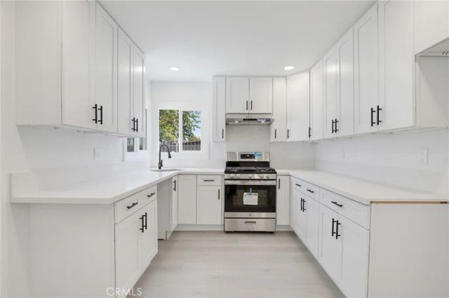 570 N East End Avenue, Pomona, CA 91767