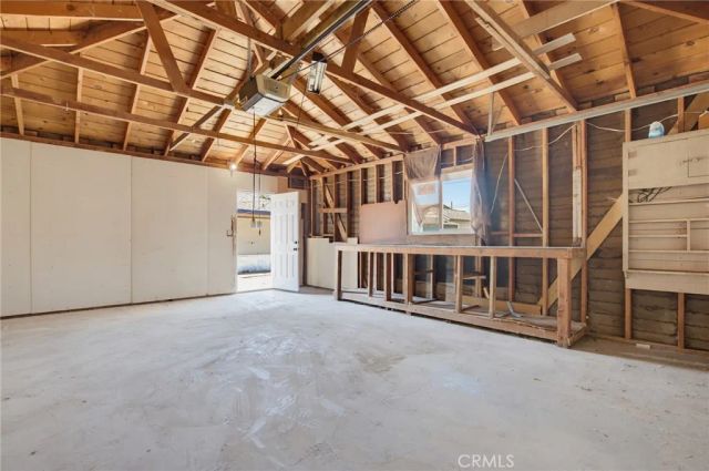 570 N East End Avenue, Pomona, CA 91767