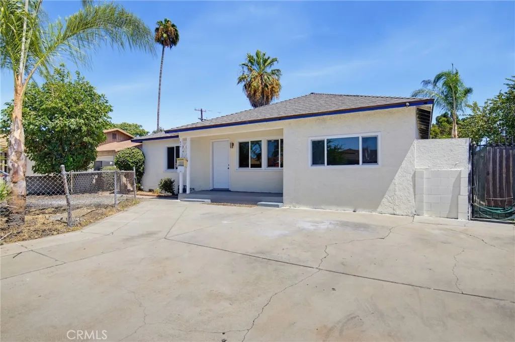 570 N East End Avenue, Pomona, CA 91767