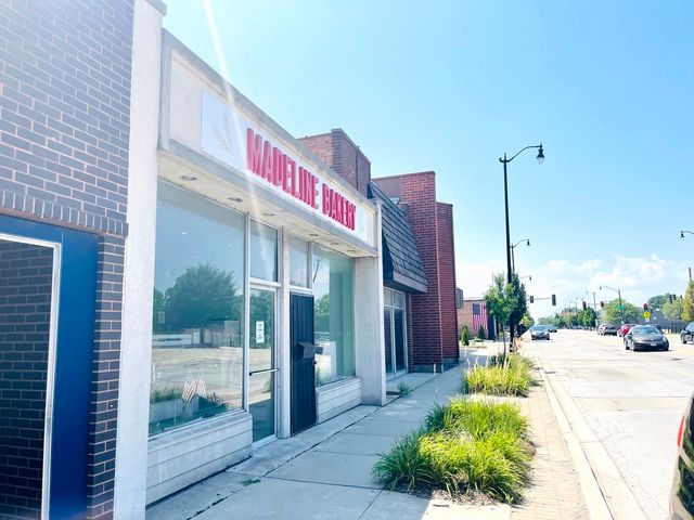 3925 W Oakton Street, Skokie, IL 60076