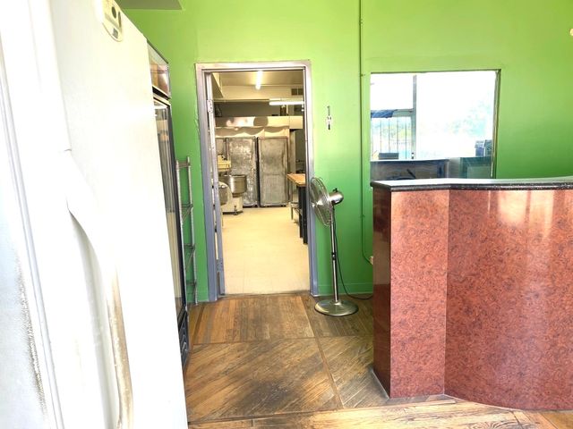 3925 W Oakton Street, Skokie, IL 60076
