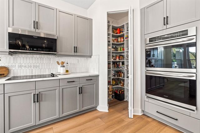 5923 NW 54th Cir, Coral Springs, FL 33067