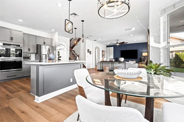 5923 NW 54th Cir, Coral Springs, FL 33067