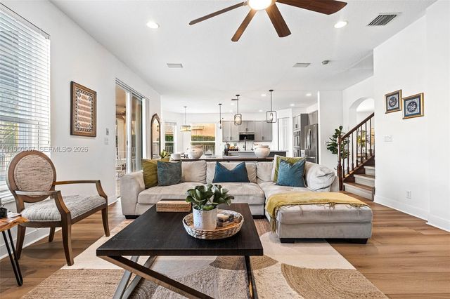 5923 NW 54th Cir, Coral Springs, FL 33067