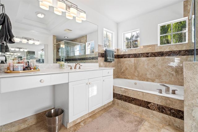 5923 NW 54th Cir, Coral Springs, FL 33067