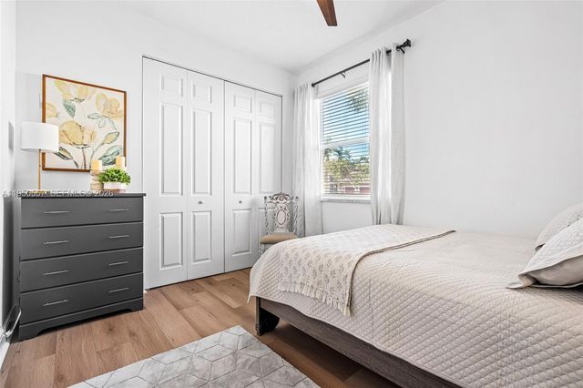 5923 NW 54th Cir, Coral Springs, FL 33067