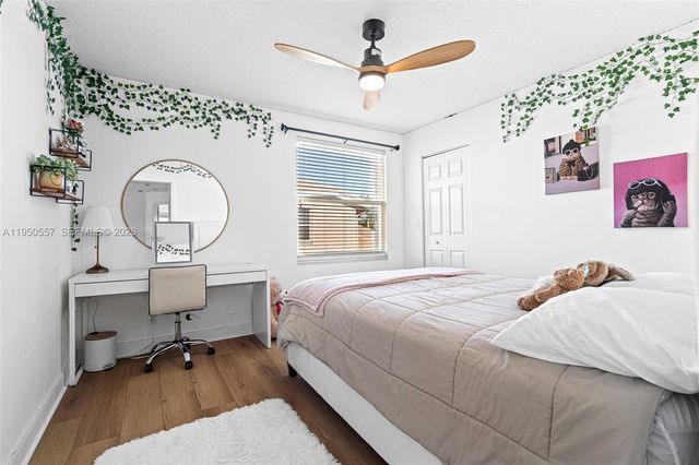 5923 NW 54th Cir, Coral Springs, FL 33067