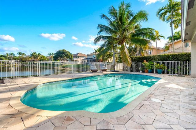5923 NW 54th Cir, Coral Springs, FL 33067