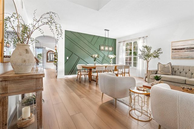 5923 NW 54th Cir, Coral Springs, FL 33067