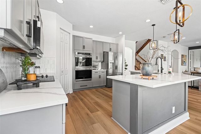 5923 NW 54th Cir, Coral Springs, FL 33067