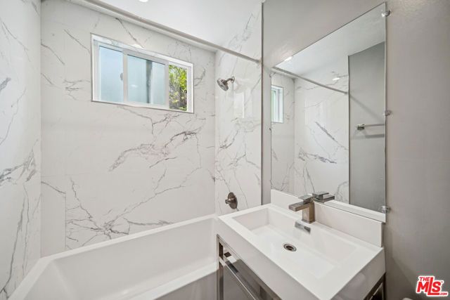 252 S New Hampshire 4, Los Angeles, CA 90004