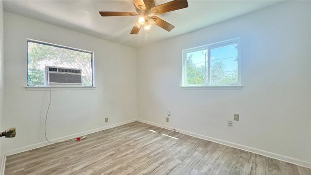 5429 Farnsworth Avenue, Fort Worth, TX 76107