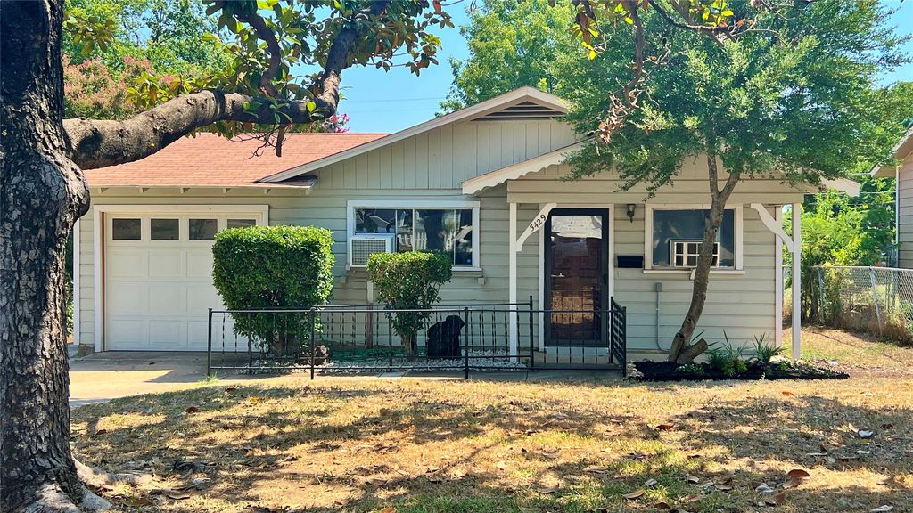 5429 Farnsworth Avenue, Fort Worth, TX 76107