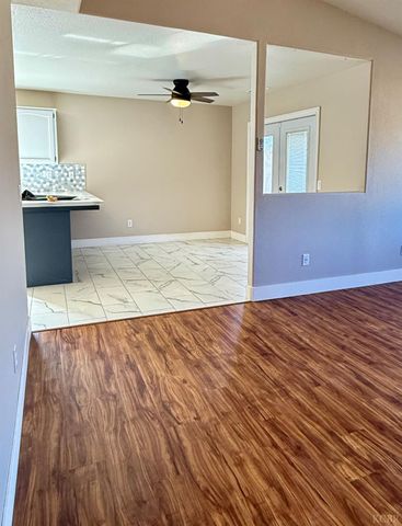 916 W Mammoth Pool Way, Hanford, CA 93230