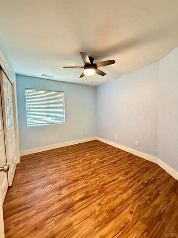 916 W Mammoth Pool Way, Hanford, CA 93230