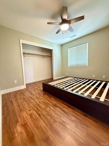 916 W Mammoth Pool Way, Hanford, CA 93230