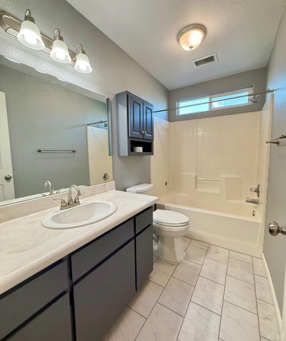 916 W Mammoth Pool Way, Hanford, CA 93230