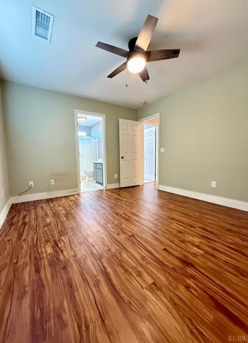 916 W Mammoth Pool Way, Hanford, CA 93230