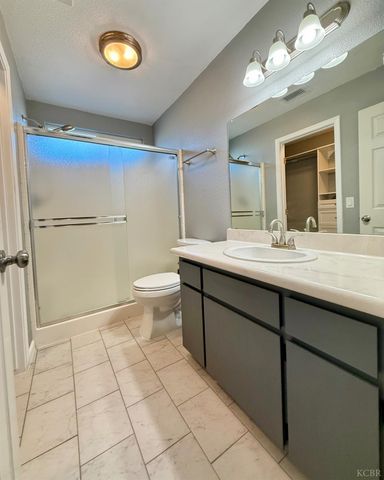 916 W Mammoth Pool Way, Hanford, CA 93230