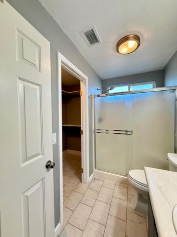 916 W Mammoth Pool Way, Hanford, CA 93230