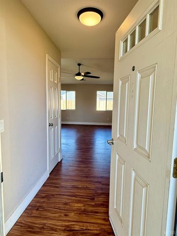 916 W Mammoth Pool Way, Hanford, CA 93230