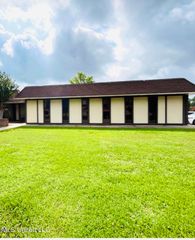 212 Marion Avenue, Mccomb, MS 39648