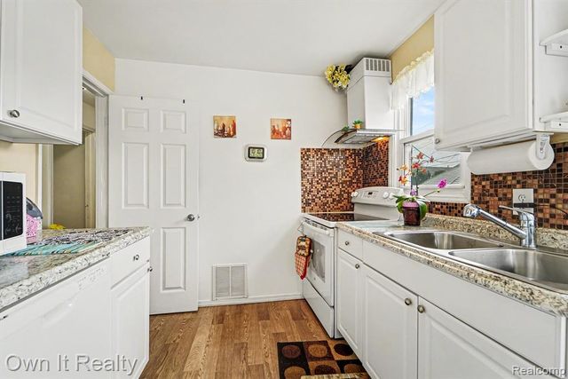 1647 Stewart Avenue, Lincoln Park, MI 48146