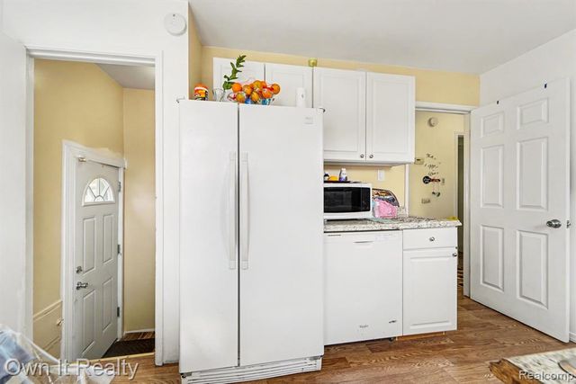 1647 Stewart Avenue, Lincoln Park, MI 48146