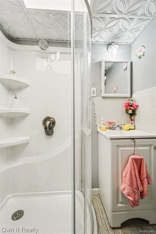 1647 Stewart Avenue, Lincoln Park, MI 48146