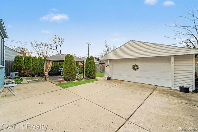1647 Stewart Avenue, Lincoln Park, MI 48146