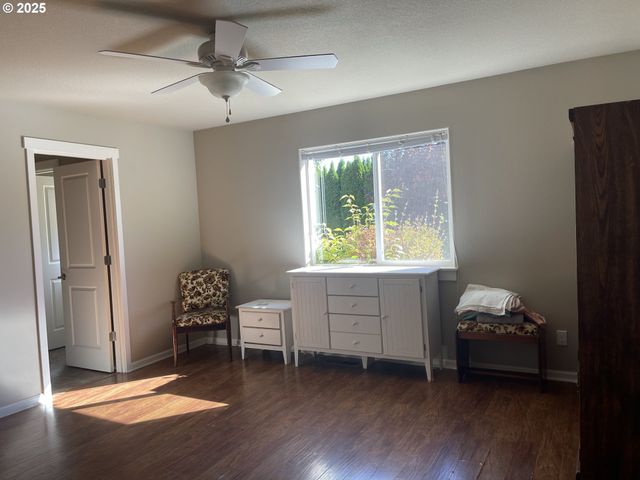 323 Nw PACIFIC HILLS Dr, Willamina, OR 97396