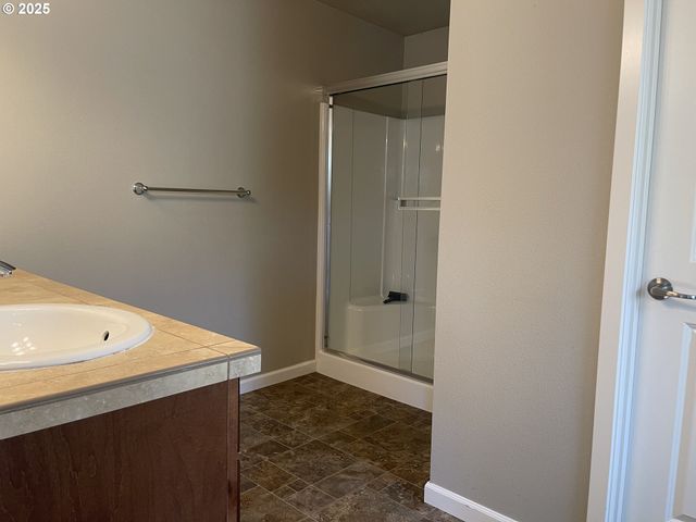 323 Nw PACIFIC HILLS Dr, Willamina, OR 97396