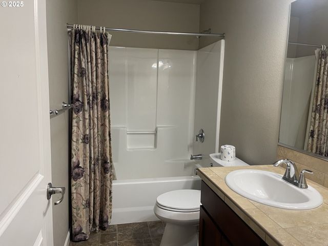 323 Nw PACIFIC HILLS Dr, Willamina, OR 97396