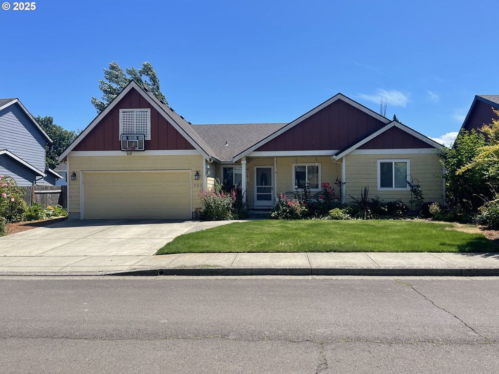 323 Nw PACIFIC HILLS Dr, Willamina, OR 97396